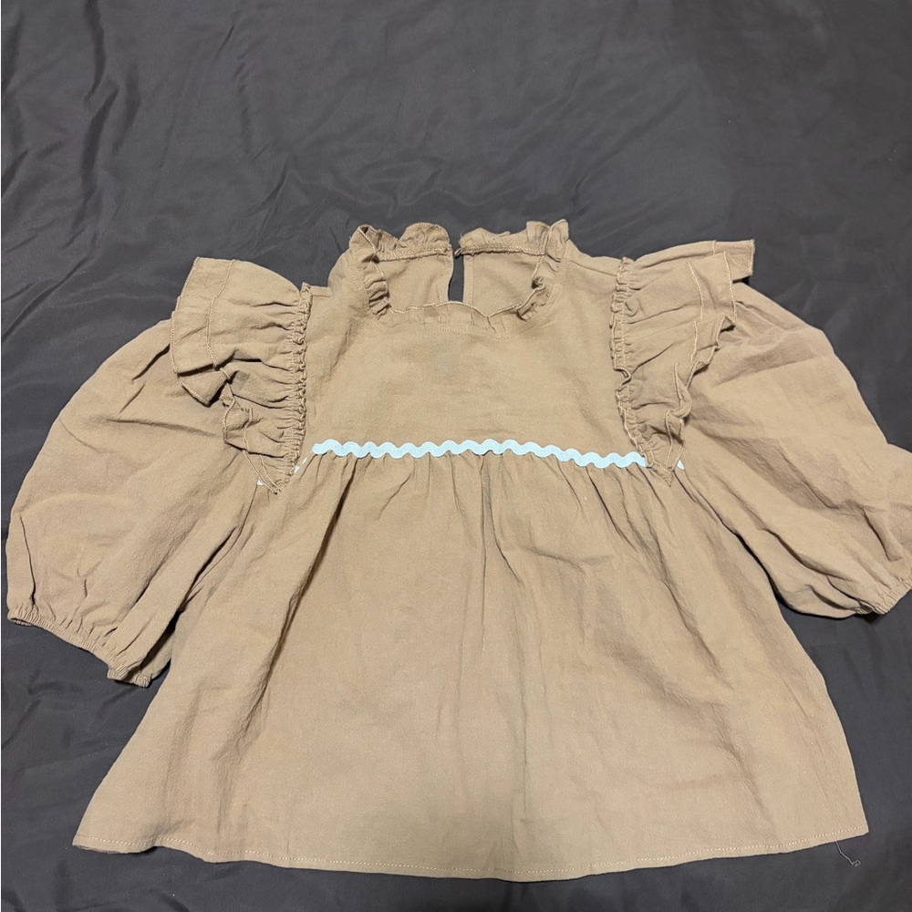 Girls' Ruffle Sleeve Top in Tan